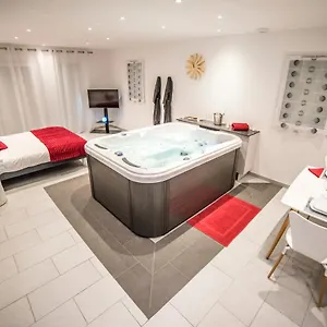 Appartement Loft Avec Jacuzzi Privatif Entre Lyon Et Grenoble, Saint-Didier-de-la-Tour